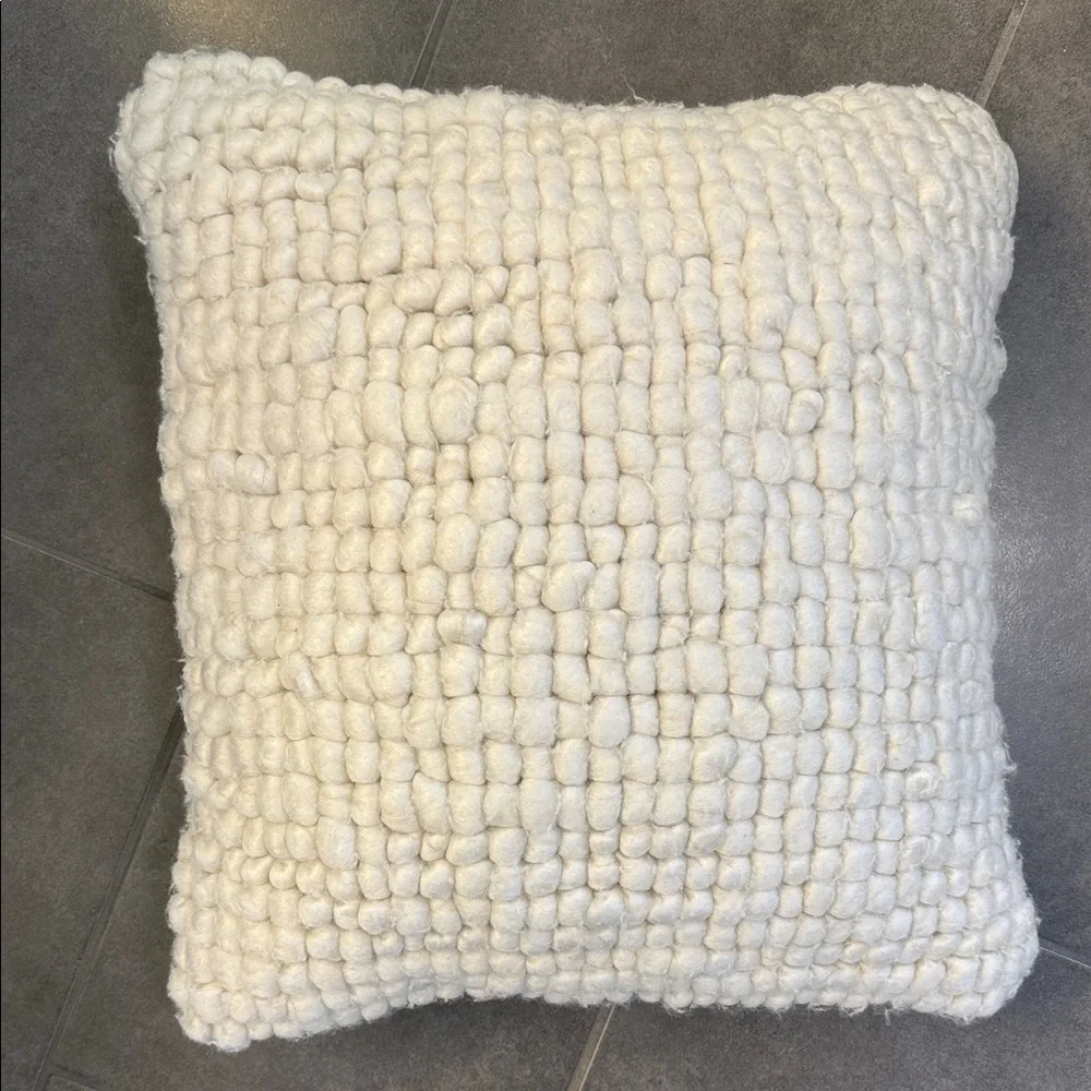 Aavie Pillow Chunky Knit Cream with insert